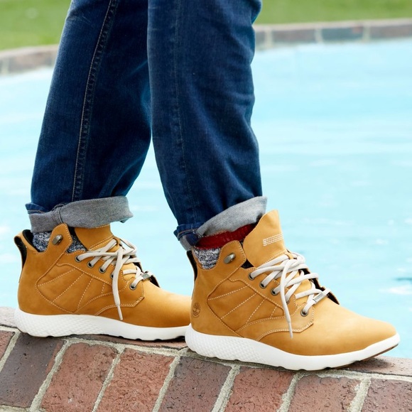 TIMBERLAND MEN'S FLYROAM WATERPROOF CHUKKA SNEAKER - Picture 2 of 8